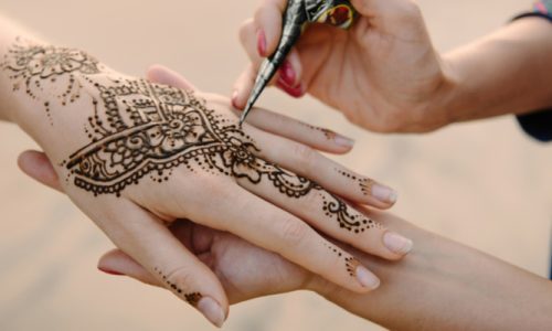 henna-home-service-Dubai-745x400-1